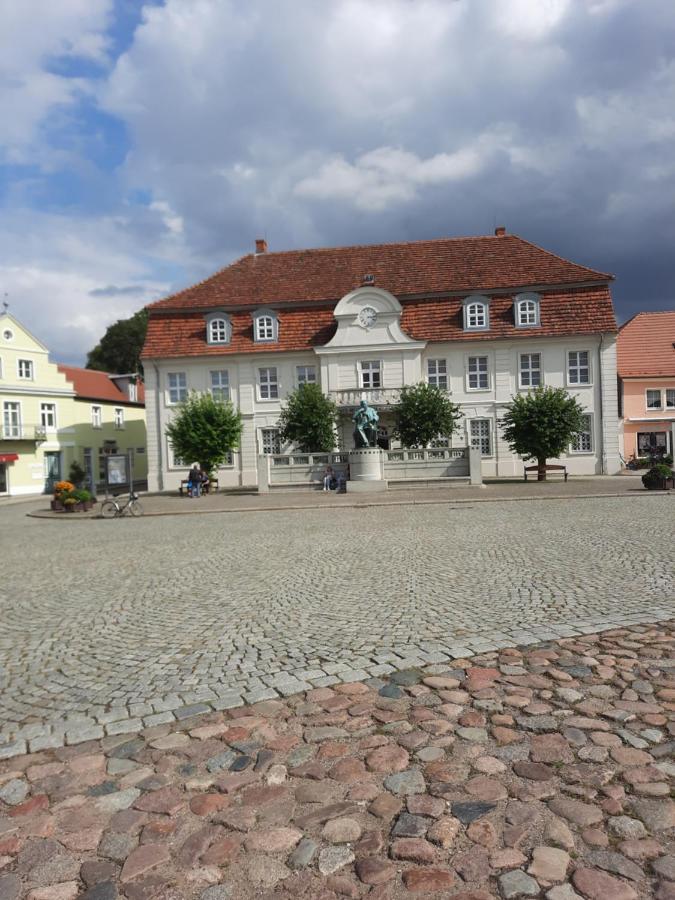 Ferienwohnung Am Schloss Reuterstadt Stavenhagen Exterior photo